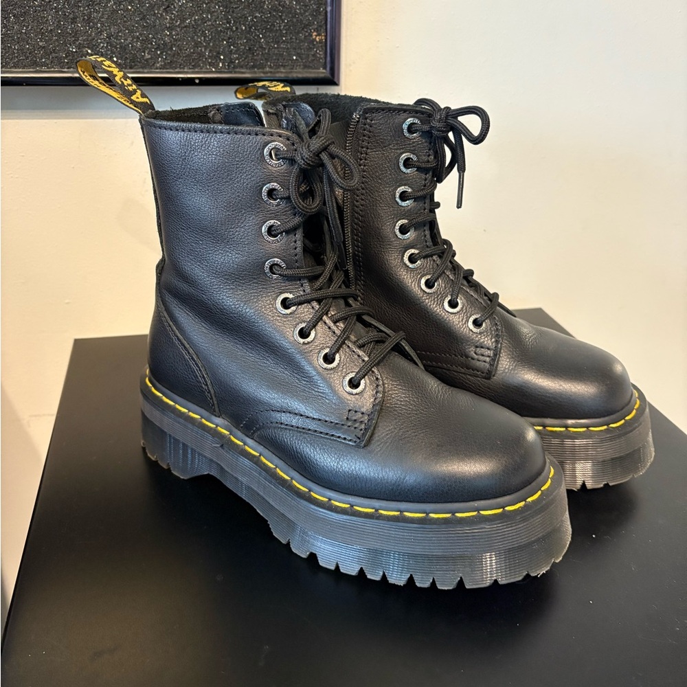 Dr. Martens Jadon III Black Pisa leather